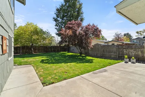 332 N 2nd Street Central Point OR 97502