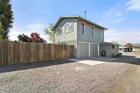 332 N 2nd Street Central Point OR 97502