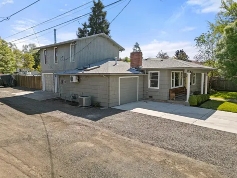 332 N 2nd Street Central Point OR 97502