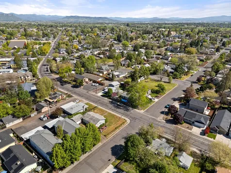 332 N 2nd Street Central Point OR 97502
