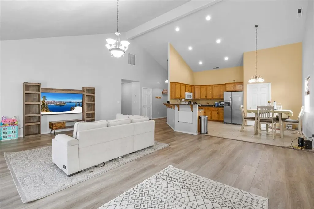 1049 Worchester Drive Medford OR 97501