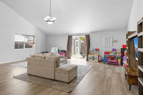 1049 Worchester Drive Medford OR 97501