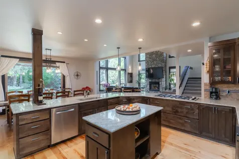 789 NW Yosemite Drive Bend OR 97703