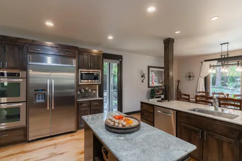 789 NW Yosemite Drive Bend OR 97703