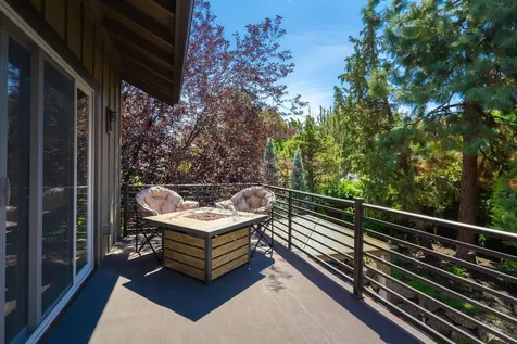 789 NW Yosemite Drive Bend OR 97703