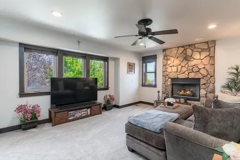 789 NW Yosemite Drive Bend OR 97703