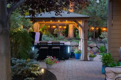 789 NW Yosemite Drive Bend OR 97703
