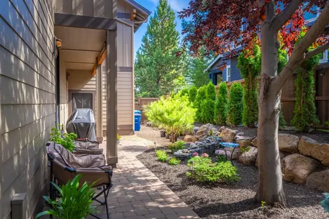 789 NW Yosemite Drive Bend OR 97703