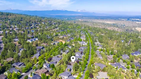 789 NW Yosemite Drive Bend OR 97703