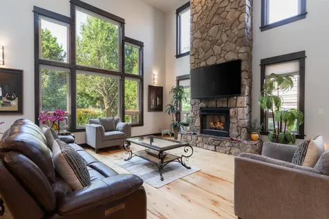 789 NW Yosemite Drive Bend OR 97703