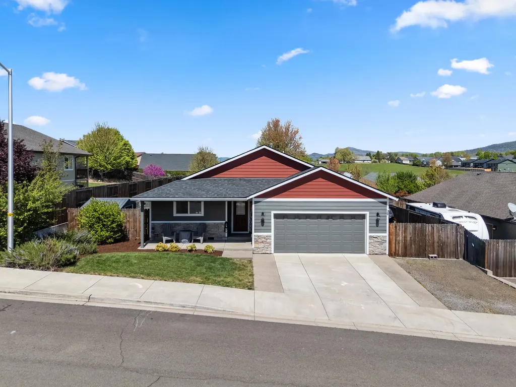 914 Sellwood Drive Eagle Point OR 97524