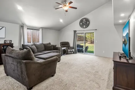 914 Sellwood Drive Eagle Point OR 97524