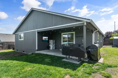 914 Sellwood Drive Eagle Point OR 97524