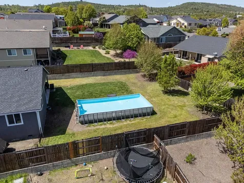 914 Sellwood Drive Eagle Point OR 97524
