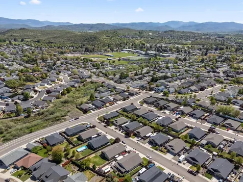 914 Sellwood Drive Eagle Point OR 97524
