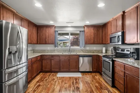 914 Sellwood Drive Eagle Point OR 97524