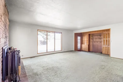 337 SE C Street Madras OR 97741
