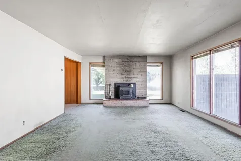 337 SE C Street Madras OR 97741