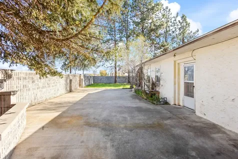 337 SE C Street Madras OR 97741