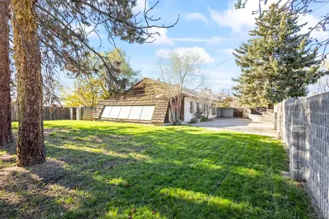 337 SE C Street Madras OR 97741