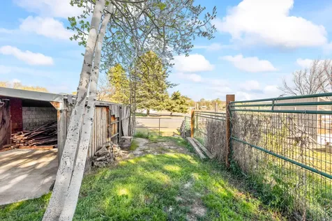 337 SE C Street Madras OR 97741