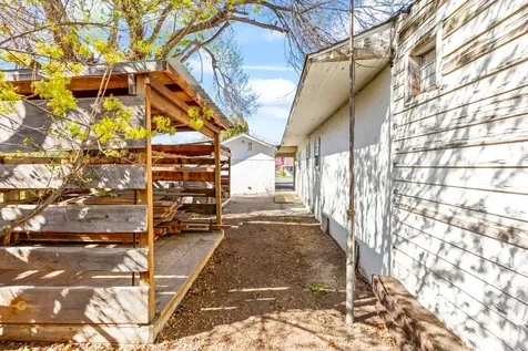 337 SE C Street Madras OR 97741
