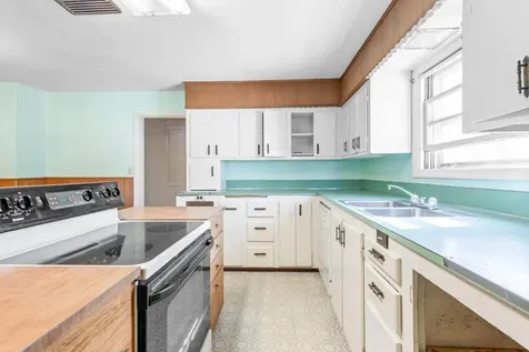 337 SE C Street Madras OR 97741
