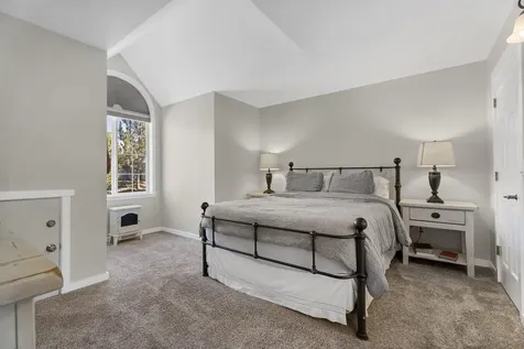 1860 SE Autumnwood Court Bend OR 97702
