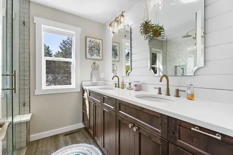 1860 SE Autumnwood Court Bend OR 97702