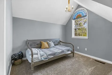1860 SE Autumnwood Court Bend OR 97702