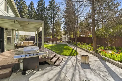 1860 SE Autumnwood Court Bend OR 97702