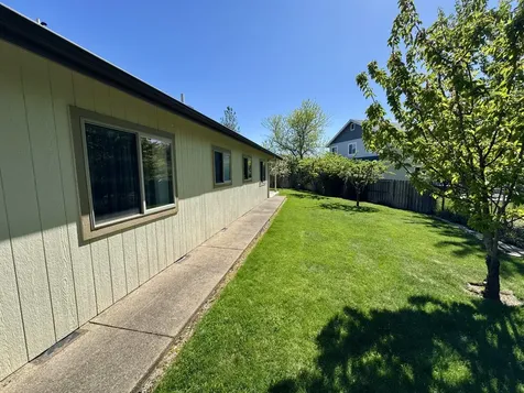 492 SW Wagner Meadows Drive Grants Pass OR 97526