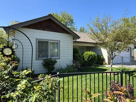 492 SW Wagner Meadows Drive Grants Pass OR 97526