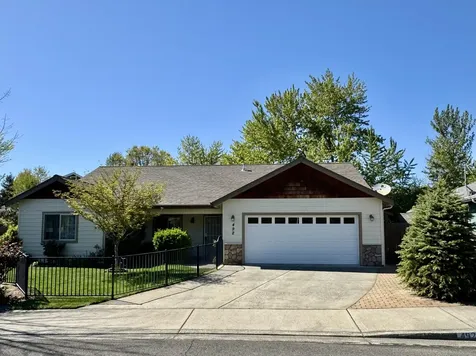 492 SW Wagner Meadows Drive Grants Pass OR 97526