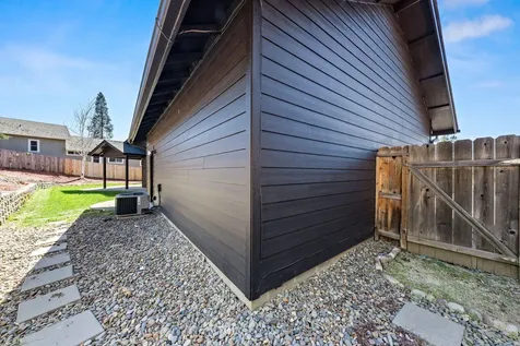 1507 R J Drive Grants Pass OR 97526