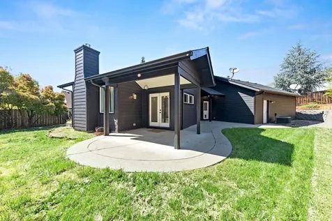 1507 R J Drive Grants Pass OR 97526