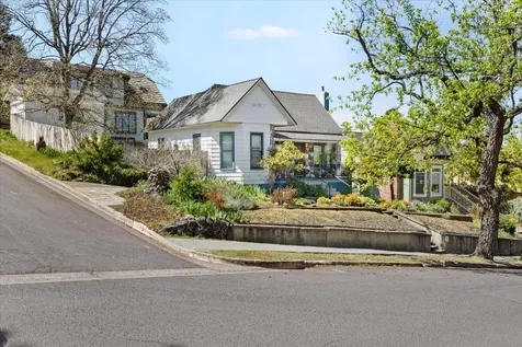 71 Gresham Street Ashland OR 97520