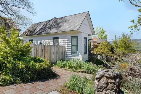 71 Gresham Street Ashland OR 97520