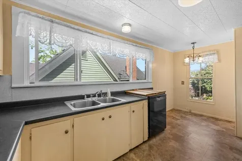 71 Gresham Street Ashland OR 97520