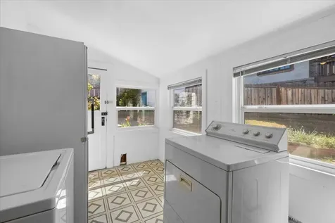 71 Gresham Street Ashland OR 97520