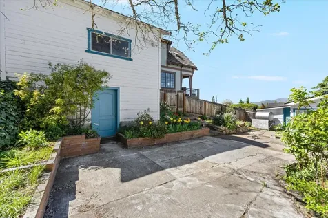 71 Gresham Street Ashland OR 97520