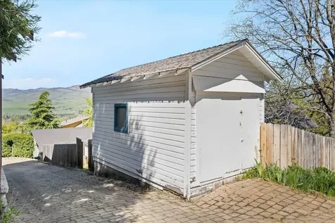 71 Gresham Street Ashland OR 97520