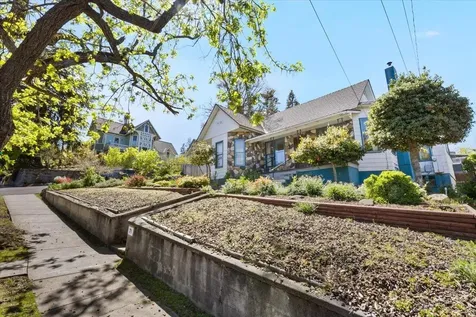 71 Gresham Street Ashland OR 97520