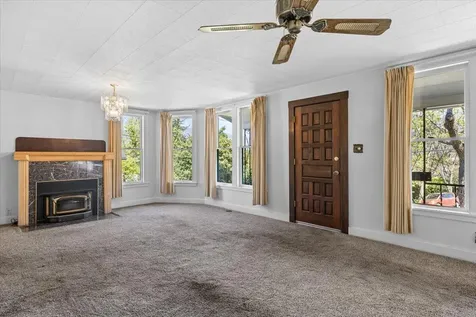 71 Gresham Street Ashland OR 97520