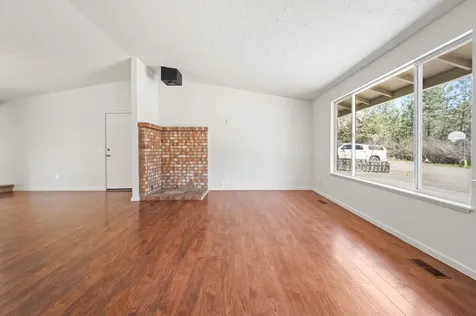 61207 Travis Road Bend OR 97702