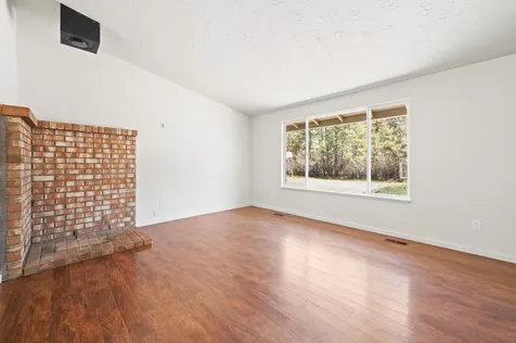 61207 Travis Road Bend OR 97702