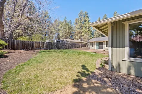61207 Travis Road Bend OR 97702