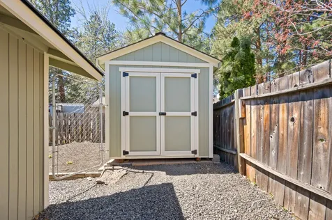 61207 Travis Road Bend OR 97702