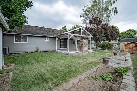 609 Crystal Drive Eagle Point OR 97524