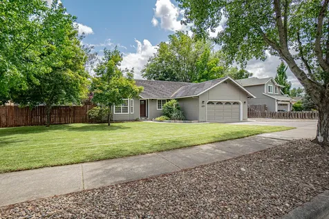 609 Crystal Drive Eagle Point OR 97524